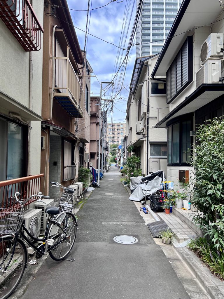 サムネイル:路地のある風景